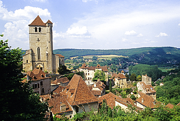Saint-Cirq-Lapopie overlooking the Lot River valley,Lot department,Midi-Pyrenees region, Occitanie, France, Europe