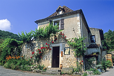 Saint-Cirq-Lapopie,Lot department,Midi-Pyrenees region, Occitanie, France, Europe