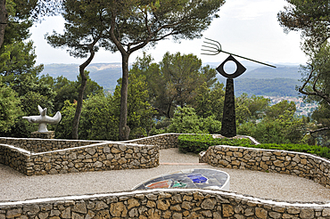 Labyrinth by Joan Miró (1893-1983), a Catalan painter, sculptor and ceramist from Spain, Fondation Maeght.Saint-Paul-de-Vence.Alpes-Maritimes department,Provence-Alpes-Cote d'Azur region,southeast of France,Europe.