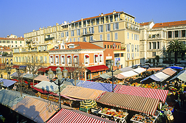 Market on Cours Saleya, Vieux-Nice, Nice, Alpes-Maritimes department, Provence-Alpes-Cote d'Azur region, France, Europe