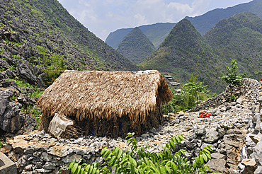 Mountain hamlet near Sa Phin, Dong Van plateau, Ha Giang province, Northern Vietnam, Southeast Asia