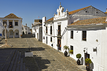 Main square of the perched village Monsaraz, Municipality of Reguengos de Monsaraz, Alentejo region, Portugal, southwertern Europe