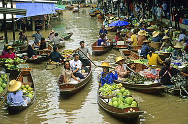 Vegetables sellers at floating market,Damnoen Saduak, Thailand, Southeast Asia