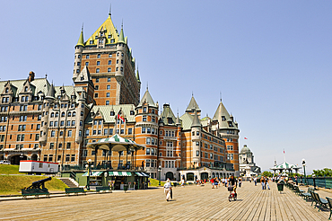 Chateau Frontenac and Dufferin Terrace, UNESCO World Heritage Site, Quebec City, Province of Quebec, Canada, North America