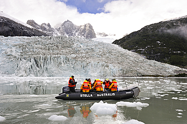 Excursion with zodiac around the Pia Glacier, Cordillera Darwin, Northeast branch of the Beagle Channel, Tierra del Fuego, Patagonia, Chile, South America