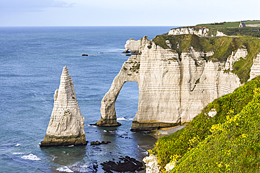 Chalk cliffs with arch and l'Aiguille (the Needle), Etretat, Seine-Maritime department, Normandy region, France, Europe