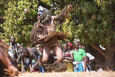 Masked dancer, The Kulamba Traditional Ceremony of the Chewa people from Zambia, Mozambique and Malawi, held annually on the last Saturday in August to pay homage to their Chief Kalonga Gaia Uni, held near Katete, Eastern Province, Zambia, Africa