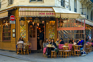 Terrace of restaurant Mon Creme on Rue Montmartre