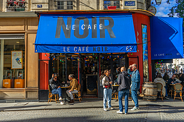 Drinkers outside Le Cafe Noir on Rue Montmartre on a sunny afternoon, Paris, France