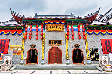 TianNing Temple (first established 504 A.D.), Quzhou City, Zhejiang Province, China.