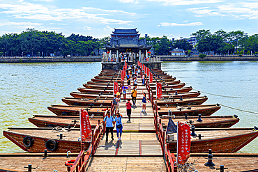 Guangji Bridge, built 1170, one of China's four famous ancient bridges. The bridge is connected by 18 boats that can be removed to allow passage of vessels. Chaozhou, Guangdong province, China