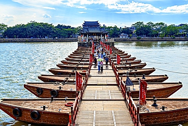 Guangji Bridge, built 1170, one of China's four famous ancient bridges. The bridge is connected by 18 boats that can be removed to allow passage of vessels. Chaozhou, Guangdong province, China