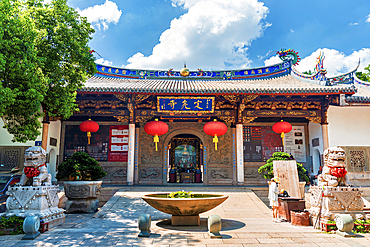 Dingguang Temple, aka White Pagoda Temple, Fuzhou, Fujian Province, China. First established 905 AD (rebuilt between 1821-1850).