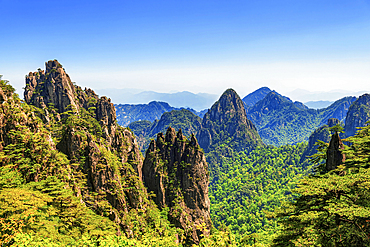 Bijia ('pen rack') peak (center) at Huangshan (Mt Huang), UNESCO World Heritage and UNESCO Global Geopark, Anhui Province, China.