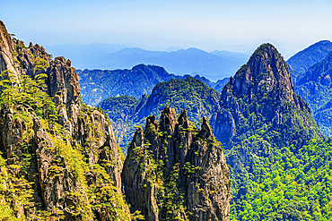 Bijia ('pen rack') peak (center) at Huangshan (Mt Huang), UNESCO World Heritage and UNESCO Global Geopark, Anhui Province, China.