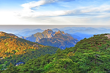 Daybreak in Huangshan (Mt Huang/Yellow Mountain), UNESCO World Heritage and UNESCO Global Geopark, Anhui Province, China.