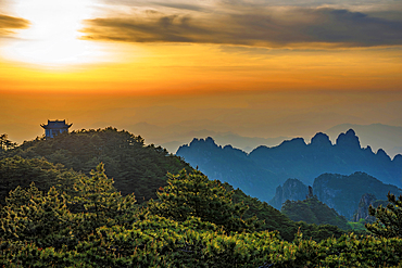 Sunset in Huangshan (Mt Huang/Yellow Mountain), UNESCO World Heritage and UNESCO Global Geopark, Anhui Province, China.