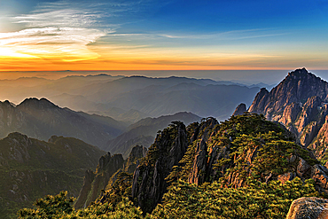 Sunrise in Huangshan (Mt Huang/Yellow Mountain), UNESCO World Heritage and UNESCO Global Geopark, Anhui Province, China.
