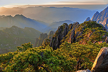 Daybreak in Huangshan (Mt Huang/Yellow Mountain), UNESCO World Heritage and UNESCO Global Geopark, Anhui Province, China.