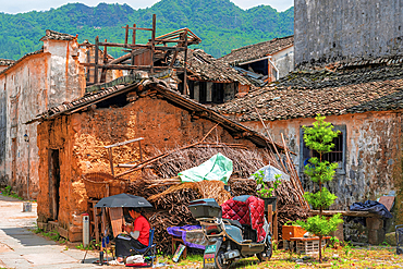 A student painting in Pingshan Ancient Village, Huangshan City, Anhui, China. This millennia old village still retains many historic buildings from the Ming and Qing Dynasty era.