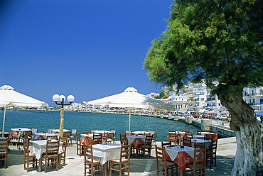 Harbourside outdoor restaurant, Naxos, Cyclades Islands, Greek Islands, Greece, Europe