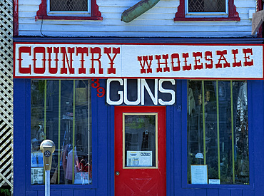 Gun shop facade, Middleburg, New York State, United States of America, North America