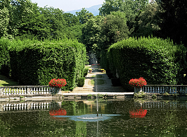 Pond garden, Villa Mansi, Segronigno in Monte, Lucca, Tuscany, Italy, Europe