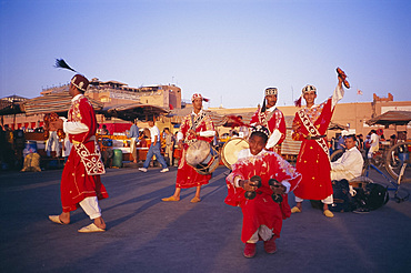 Dancers on the Place Djemaa el Fna, Marrakech (Marrakesh), Morocco, North Africa, Africa