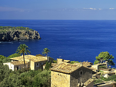 Llucalcari, village on the north coast *** Local Caption ***