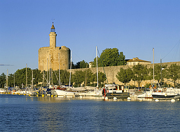 Tour de Constance (Constance's tower) and city wall, Aigues-Mortes, Bouches-du-Rhone, France, Europe