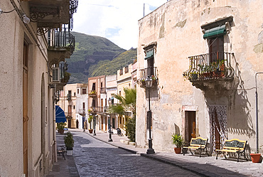 An old street in Lipari Town, Lipari Island, Aeolian Islands, Italy, Mediterranean, Europe