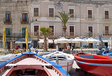 Lipari Town harbour, Lipari Island, Aeolian Islands (Eolian Islands), Italy, Mediterranean, Europe