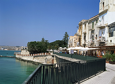 Outdoor cafes in Syracuse, Sicily, Italy, Mediterranean, Europe