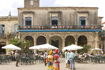 Flower ladies looking for tourists to be photographed with them, Plaza de la Catedral, Habana Vieja (old town), Havana, Cuba, West Indies, Central America