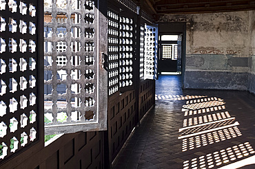 Moorish style wooden screens surrounding a courtyard at the Casa de Diego Velazquez (Museo de Ambiente Historico Cubano), Santiago de Cuba, Cuba, West Indies, Central America