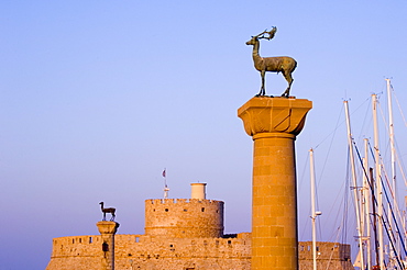 Stag and doe statues atop pillars at the entrance to Mandraki Harbour, Rhodes, Dodecanese Islands, Greek Islands, Greece, Europe