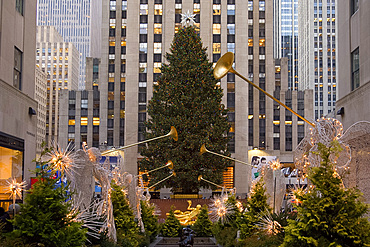 The Christmas tree in Rockefeller Center, New York City, United States of America, North America