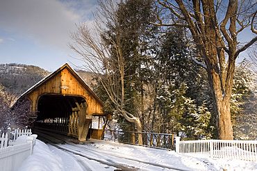 Middle Bridge, a covered wooden bridge in winter, Woodstock, Vermont, New England, United States of America, North America