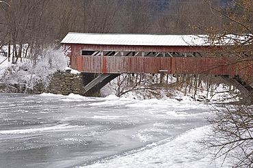 A red covered wooden bridge in Taftsville, Vermont, New England, United States of America, North America