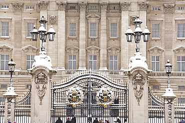 Buckingham Palace during a snow storm, London, England, United Kingdom, Europe