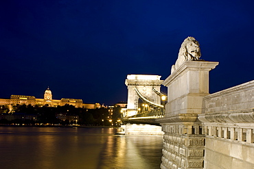 The Royal Palace and the Chain Bridge over the River Danube at dusk, Budapest, Hungary, Europe