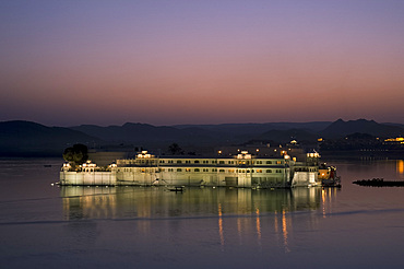 Elevated view of the Lake Palace Hotel on Lake Pichola at dusk, Udaipur, Rajasthan, India, Asia