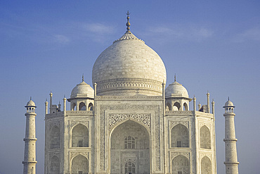 The Taj Mahal, UNESCO World Heritage Site, in early morning light, Agra, Uttar Pradesh, India, Asia