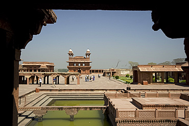 A pool and Diwan-i-Khas, a building in the courtyard of the Mughal walled city of Fatehpur Sikri, UNESCO World Heritage Site, Uttar Pradash, India, Asia