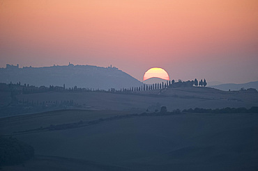 Sunset over the hills of Val d'Orcia, UNESCO World Heritage Site, Tuscany, Italy, Europe