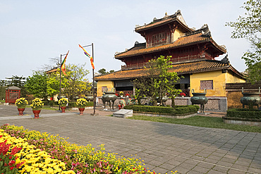 Bronze funerary urns in front of the Hien Lam Pavilion in the Imperial City, The Citadel, UNESCO World Heritage Site, Hue, Vietnam, Indochina, Southeast Asia, Asia