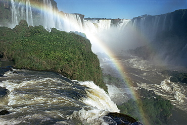 Iguacu Falls, 600m high, and 2470m long, on border of Brazil and Argentina, Iguacu (Iguassu) UNESCO World Heritage Site, South America