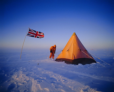 Minus 35 degrees and blowing, Antarctica *** Local Caption ***