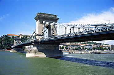 Szechenyi Lanchid (Chain Bridge), Budapest, Hungary, Europe