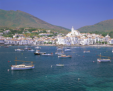 Village of Cadaques, Costa Brava, Catalunya (Catalonia) (Cataluna), Spain, Europe